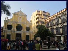 St. Dominic's Church, a yellow pastel coloured church founded by Spanish priests in 1587. It is situated Largo de Sao Domingos (St. Dominic's Square), connected to Largo do Senado by a short pedestrian street. The bell tower of the church has been converted into the Museum of Sacred Art.